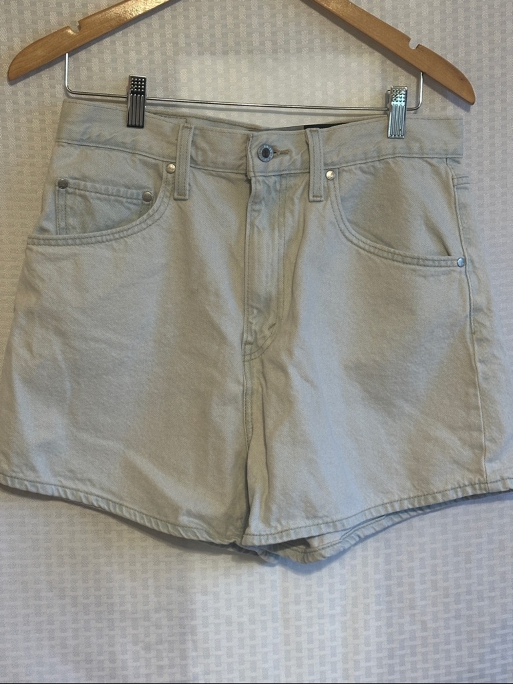 #887 Signature by Levi Strauss Cream High-Rise Denim Shorts - Light Neutral
